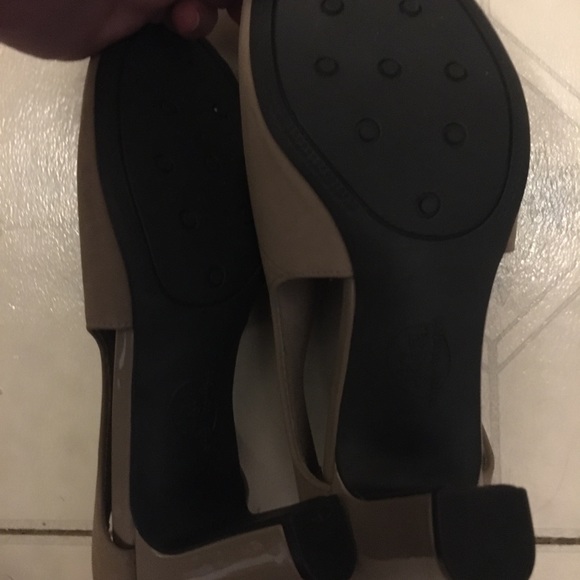 Open toed suede/patent leather pump NWOT - Picture 4 of 6